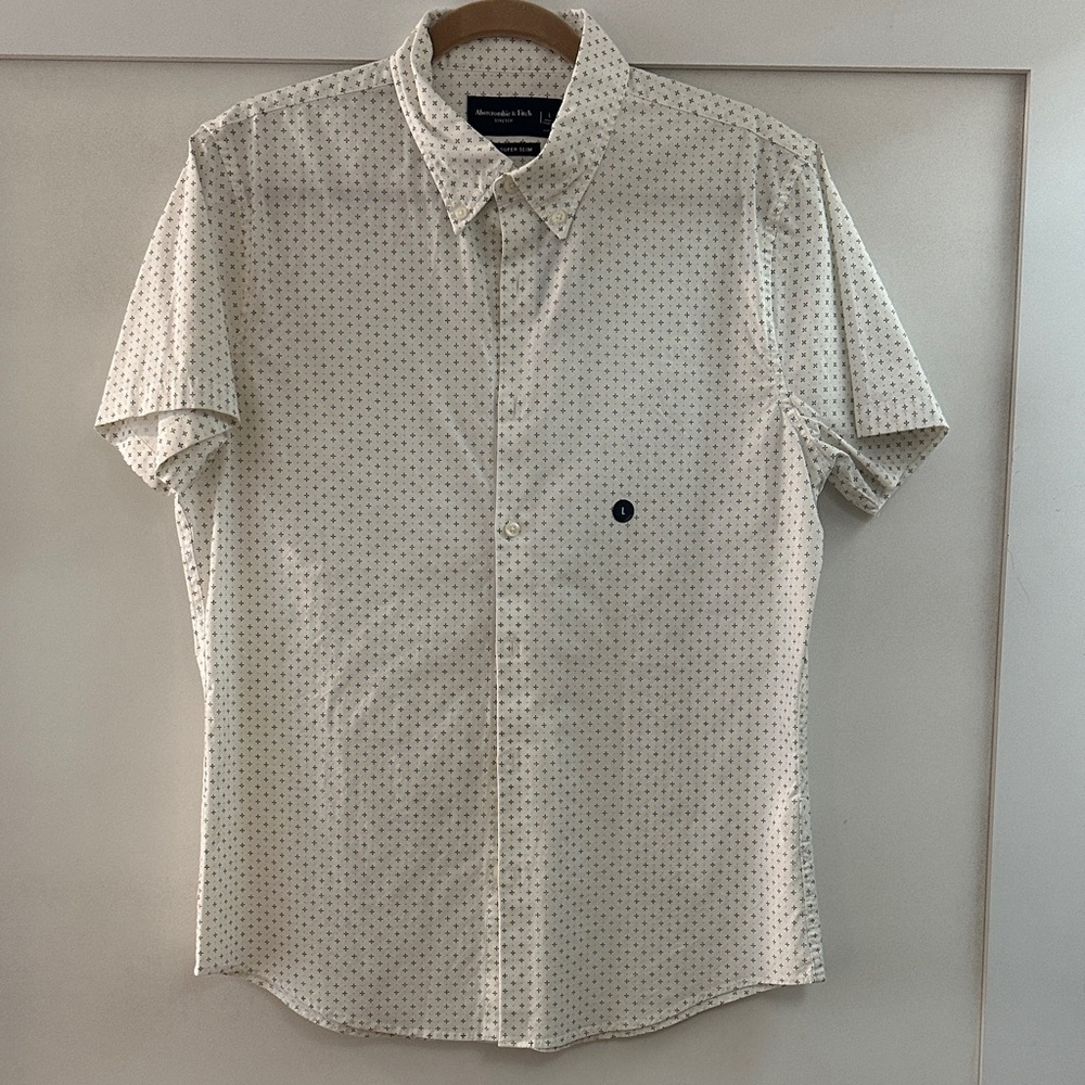 Abercrombie & Fitch Men's Cream Polka Dot Button Down Shirt
